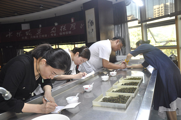 盘锦茶艺培训学员问天晟茶艺培训学校：盘锦茶艺师培训在哪里？